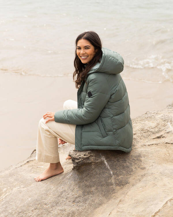 Oceanside Wanderer Hooded Puffer Jacket