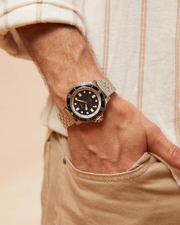Stinger 44 Watch