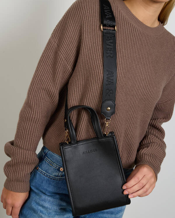 Amira Messenger Bag
