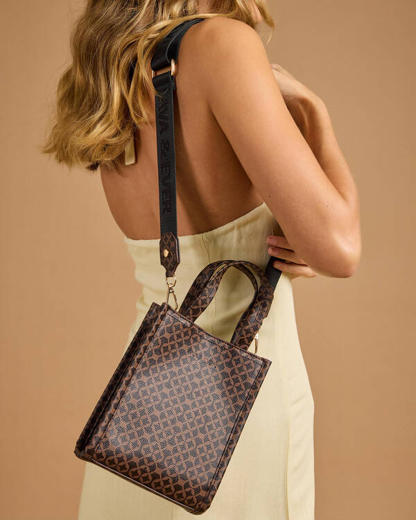Amira Messenger Bag