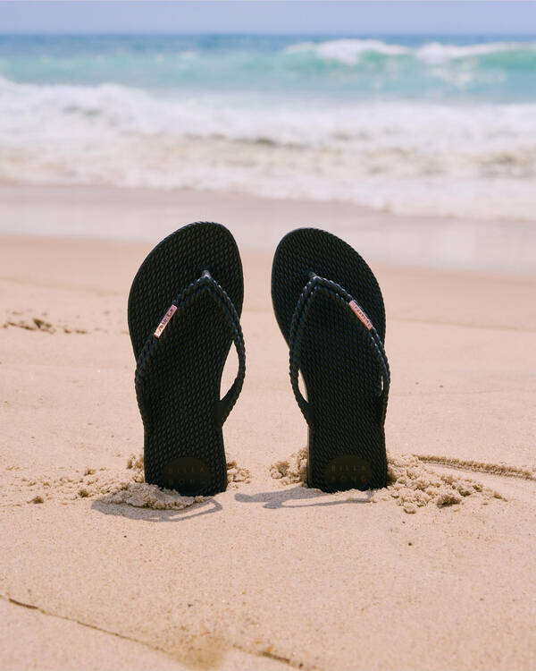 Kick Back Thongs