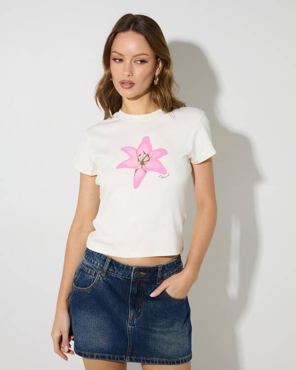 Lilly Fitted Tee