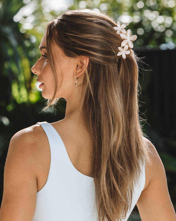 Summer Day Pearl Hair Claw Clip