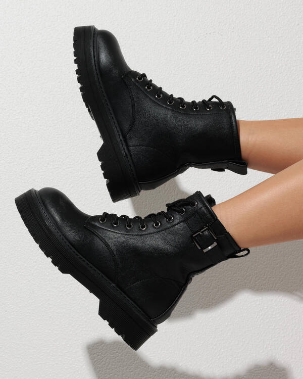 Dakota Boots