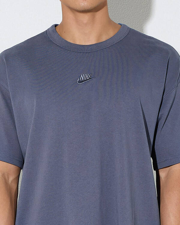Nike Loose Premium Essential T-Shirt for Mens