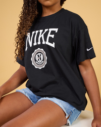 Nike Girls' Sportswear Graphic Star T-Shirt for Womens image number null