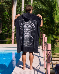 Salty Life Warhead Hooded Towel for Mens image number null