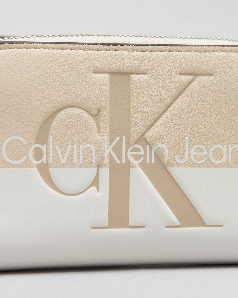 Calvin Klein Sculpted Hero Leather Wallet for Womens