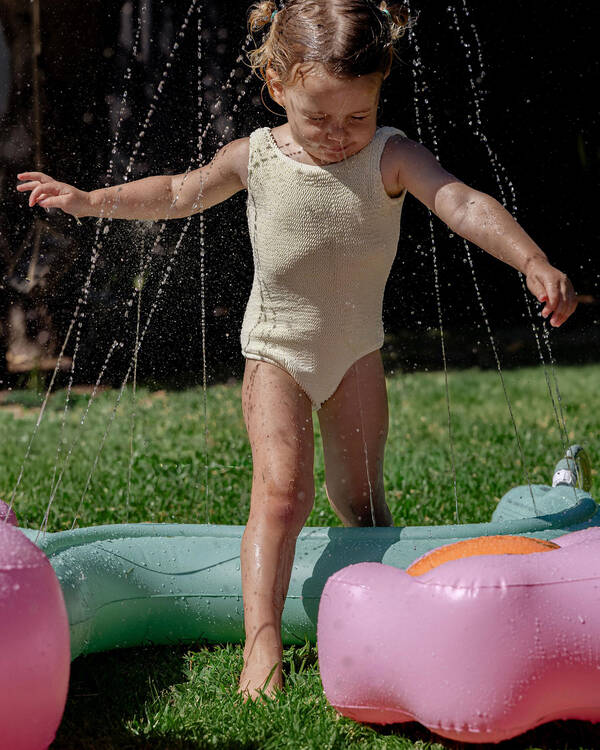 Sunnylife Poppy The Beach Inflatable Sprinkler for Womens