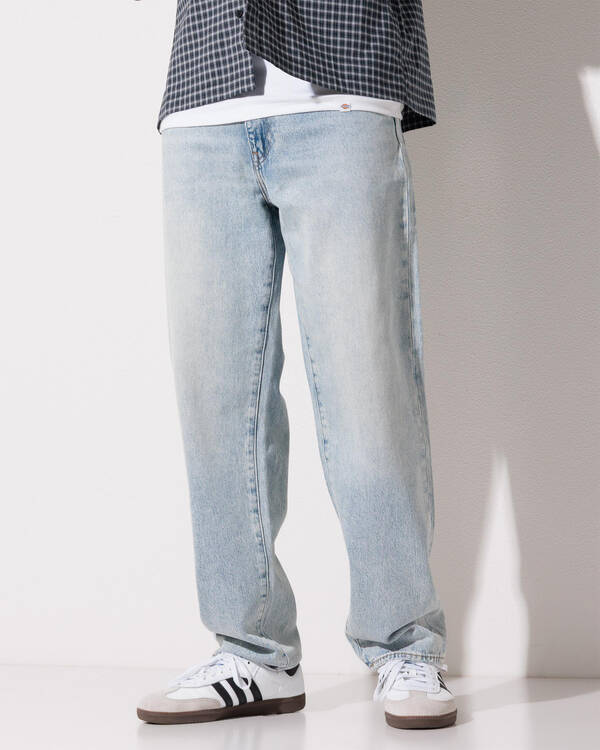568 Loose Straight Jeans