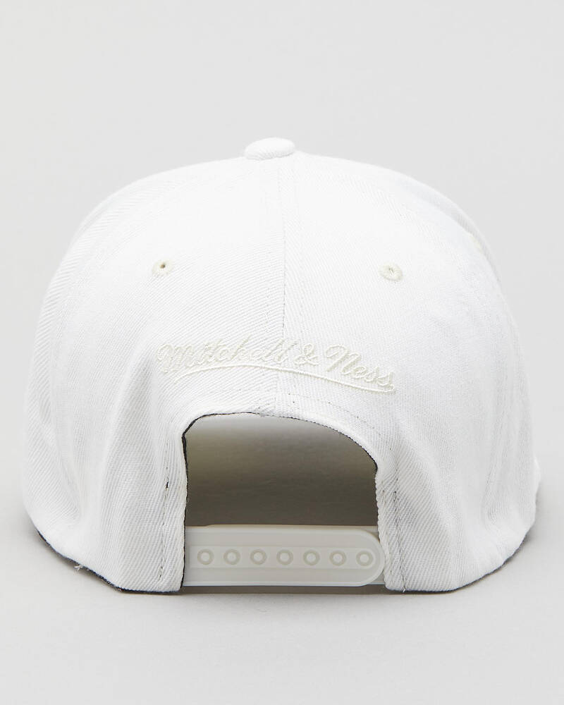 Mitchell & Ness Chicago Bulls Vintage White Snapback Cap for Mens