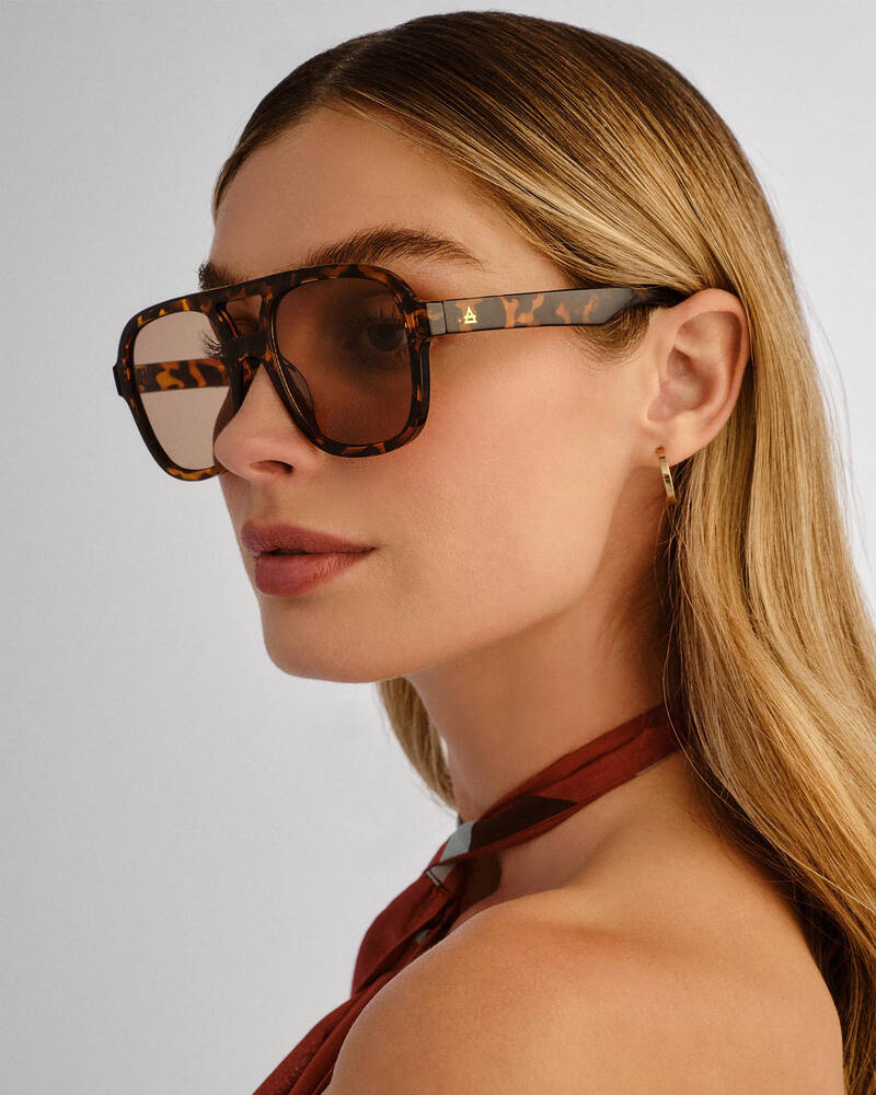 Aire Whirlpool Sunglasses for Womens image number null