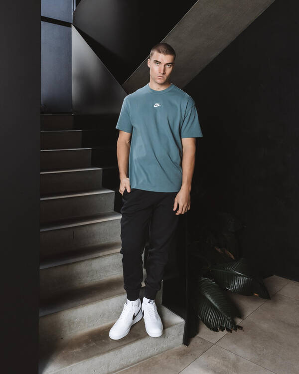 Nike Loose Premium Essential T-Shirt for Mens