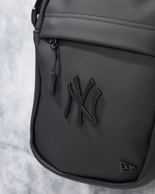 New Era New York Yankees Crossbody Bag for Unisex