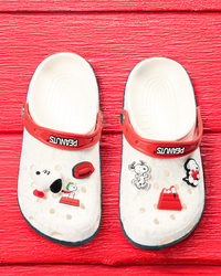 Crocs Kids' Peanuts Classic Clogs for Unisex image number null
