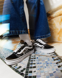 Vans Womens Old Skool Shoes for Womens image number null