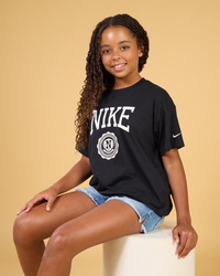 Nike Girls' Sportswear Graphic Star T-Shirt for Womens image number null
