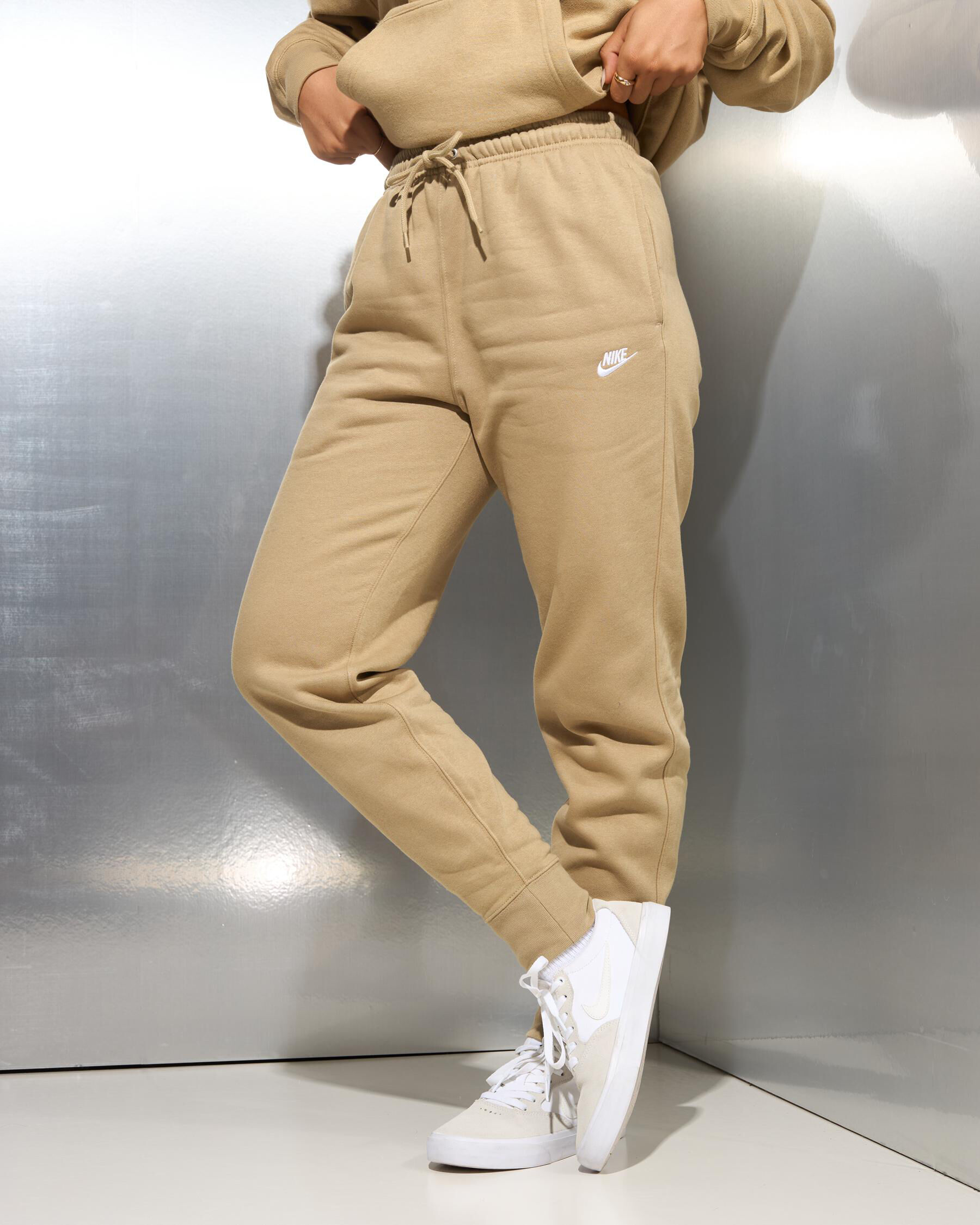 nike essential slim joggers womens