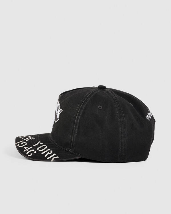 Mitchell & Ness New York Knicks Stencil Pro Pinch Cap for Mens
