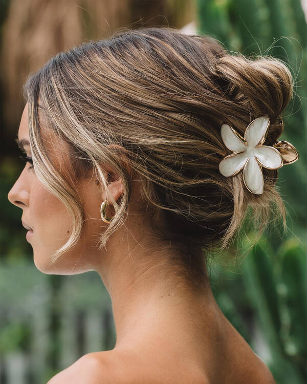 Frangipani Pearl Hair Claw Clip