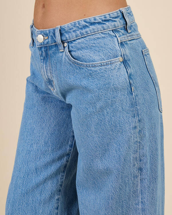 Wrangler Low Farrah Super Baggy Jeans for Womens