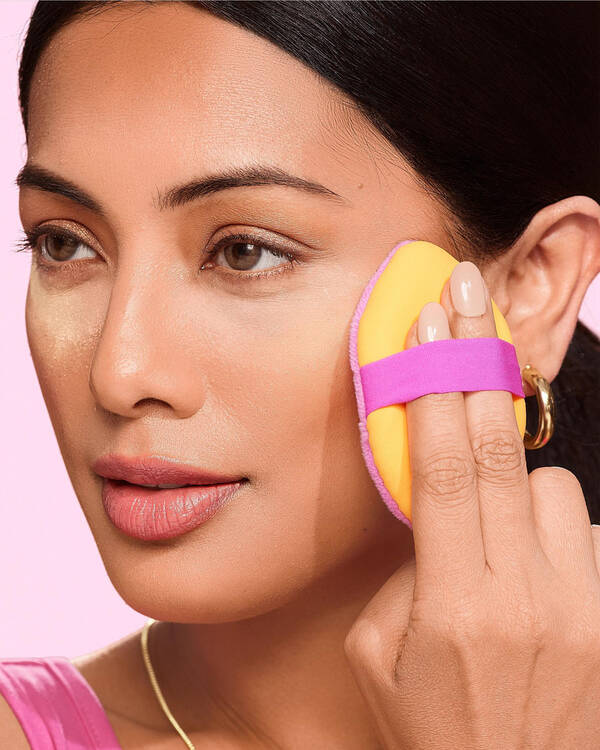 Real Techniques Miracle 2 in 1 Powder Puff for Womens