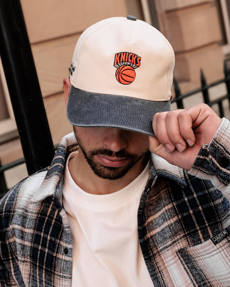 Mitchell & Ness New York Knicks Worn Out Origins Snapback Cap for Mens