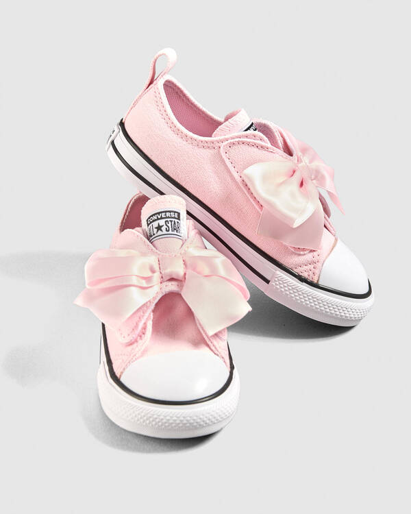 Chuck Taylor All Star Bows Easy On Shoes
