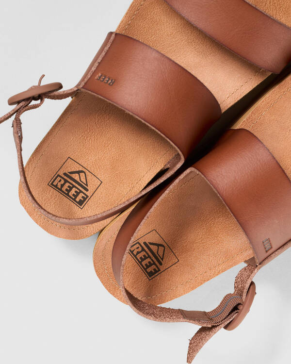 Vista Hi Buckle Sandals