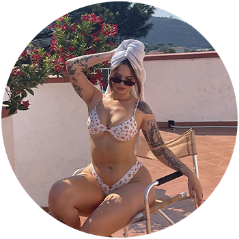 Two blonde girls wearing matching tops and jeans