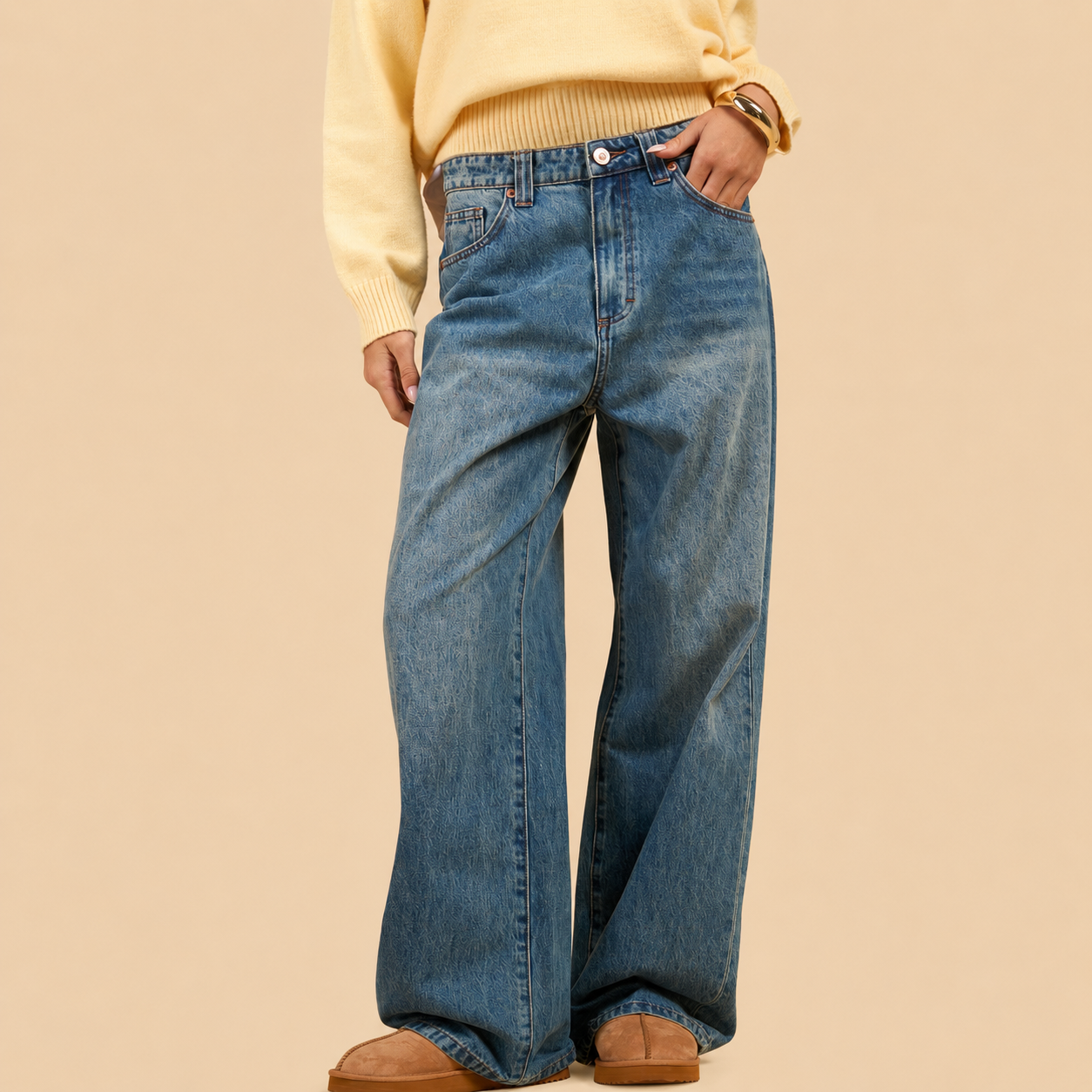 Model wearing baggy jeans
