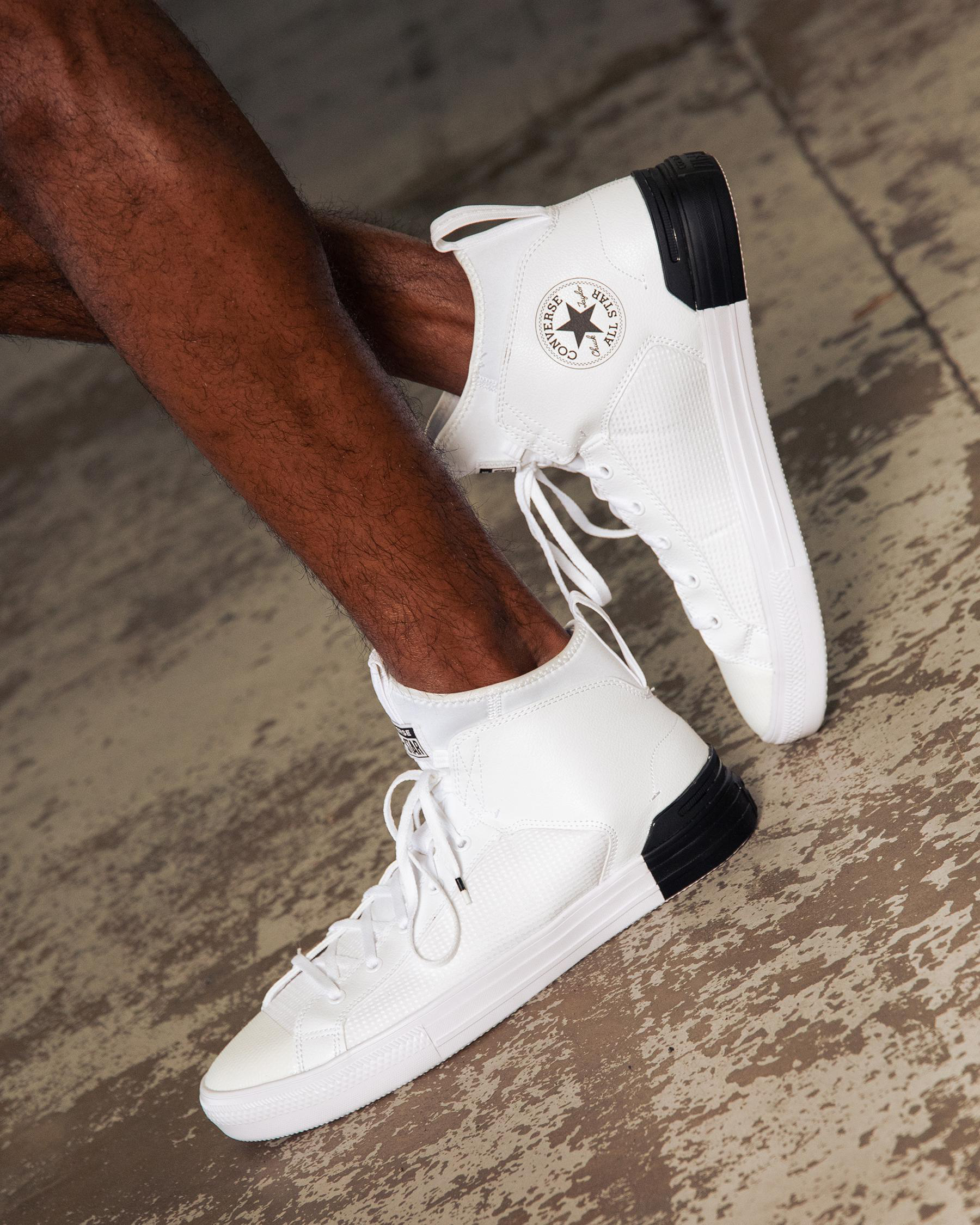 chuck taylor ultra mid white