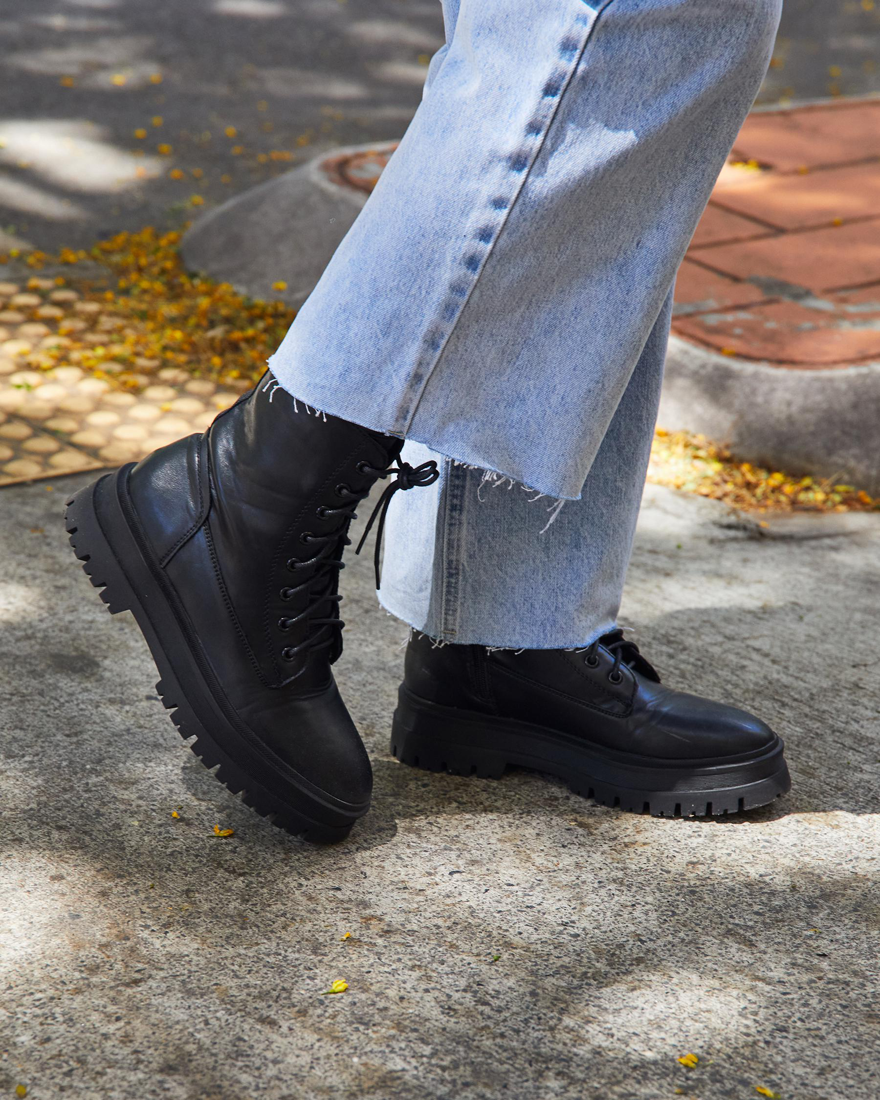 Jonnie Tottenham Boots In Black Fast Shipping & Easy Returns City