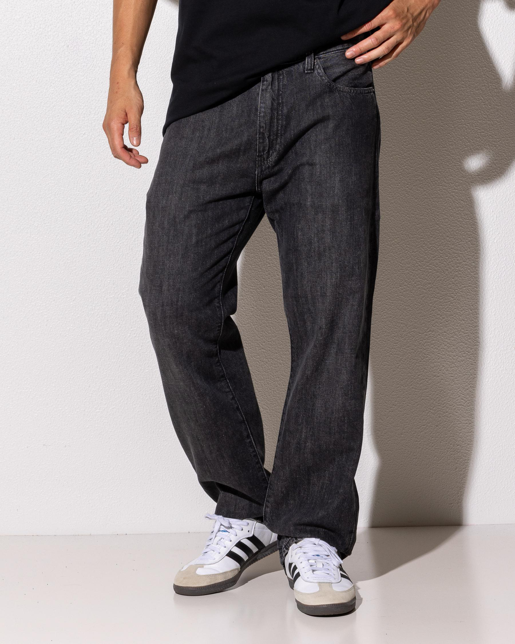 555 Relaxed Straight Jeans