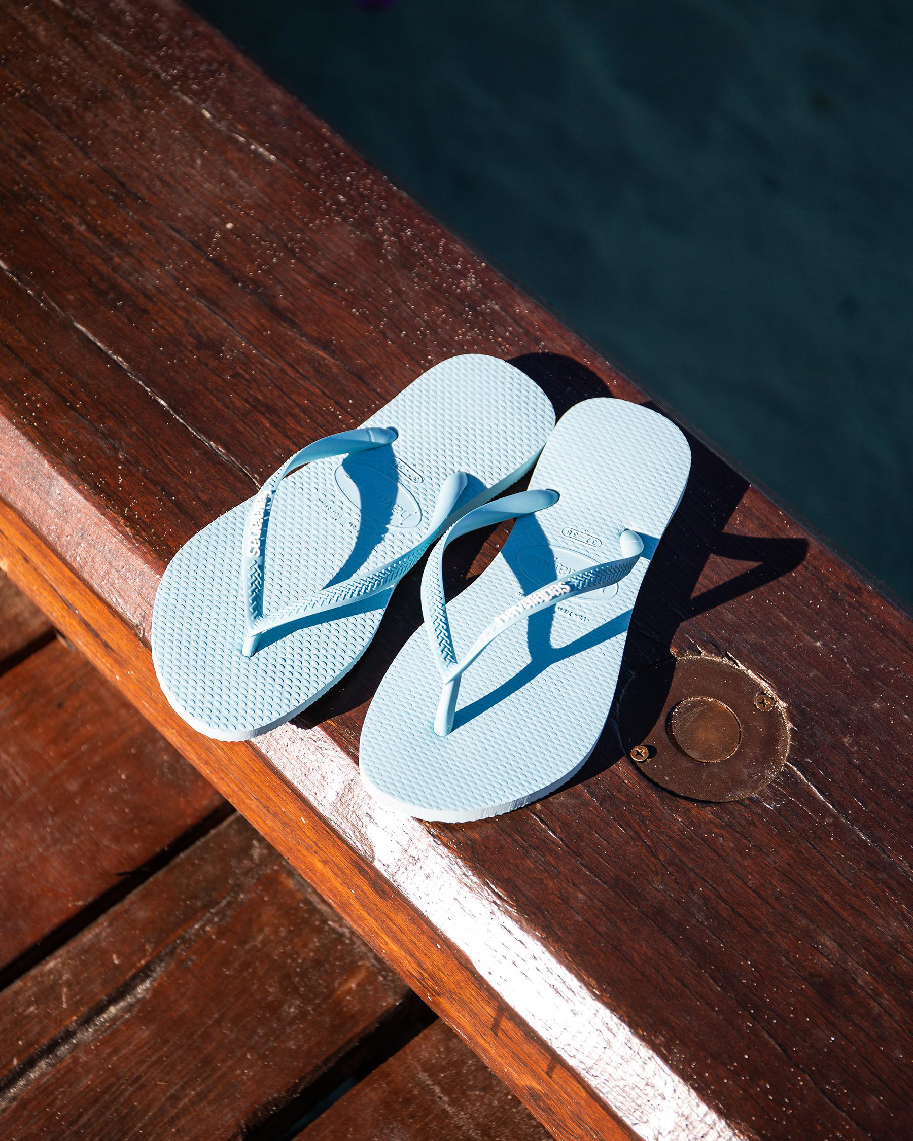 Slim Rubber Logo Thongs