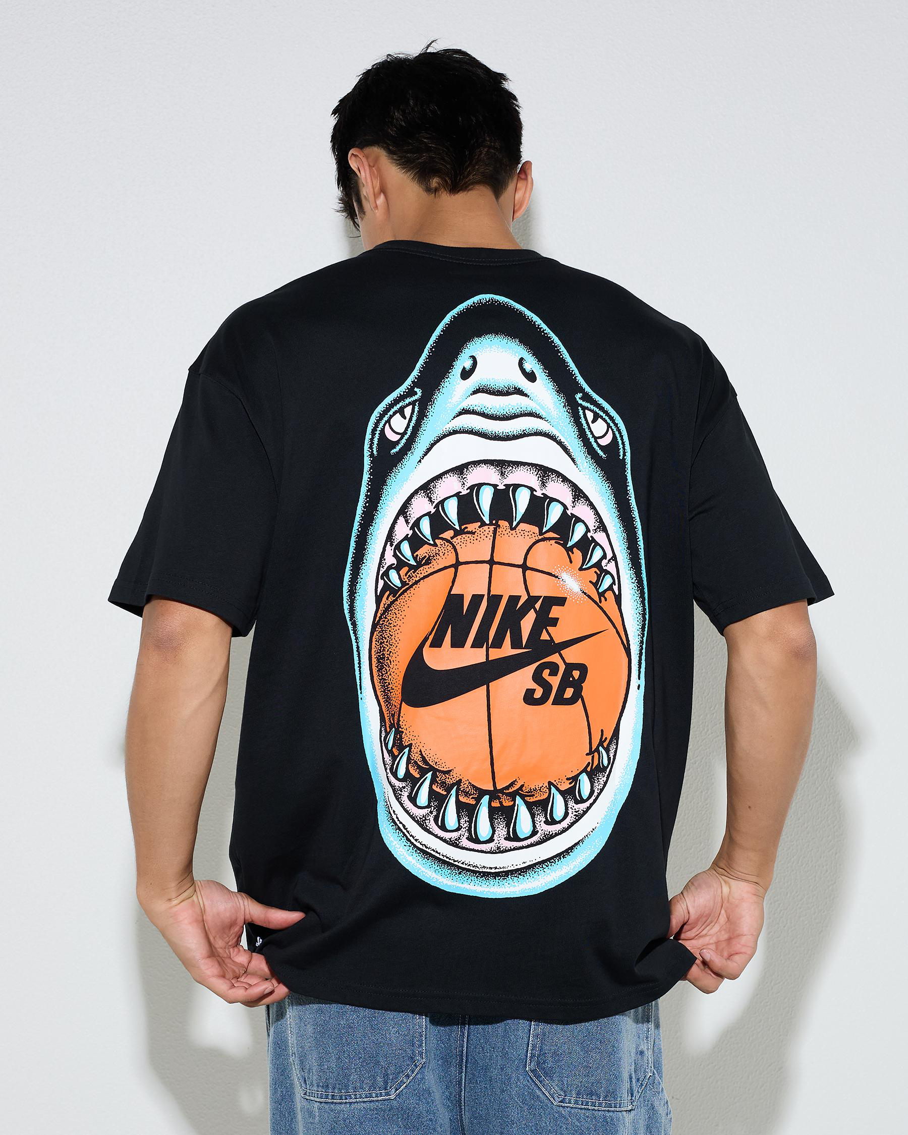 Nike Men's Graphic Skate T-Shirt in Black Size Medium