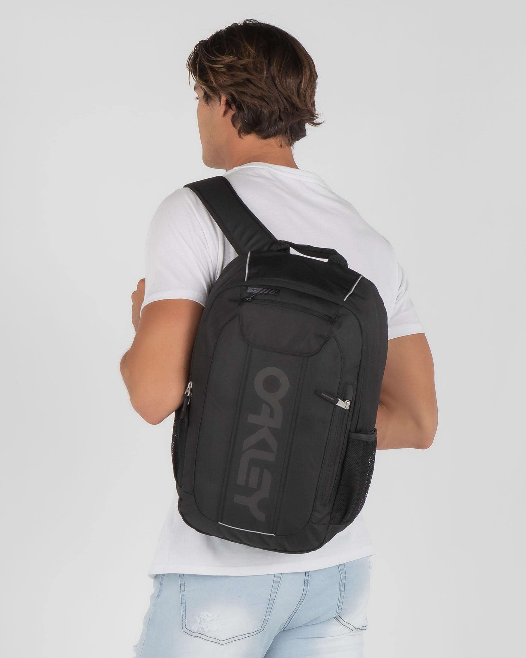 Oakley Enduro 20L 3.0 Backpack In Blackout - Fast Shipping & Easy ...