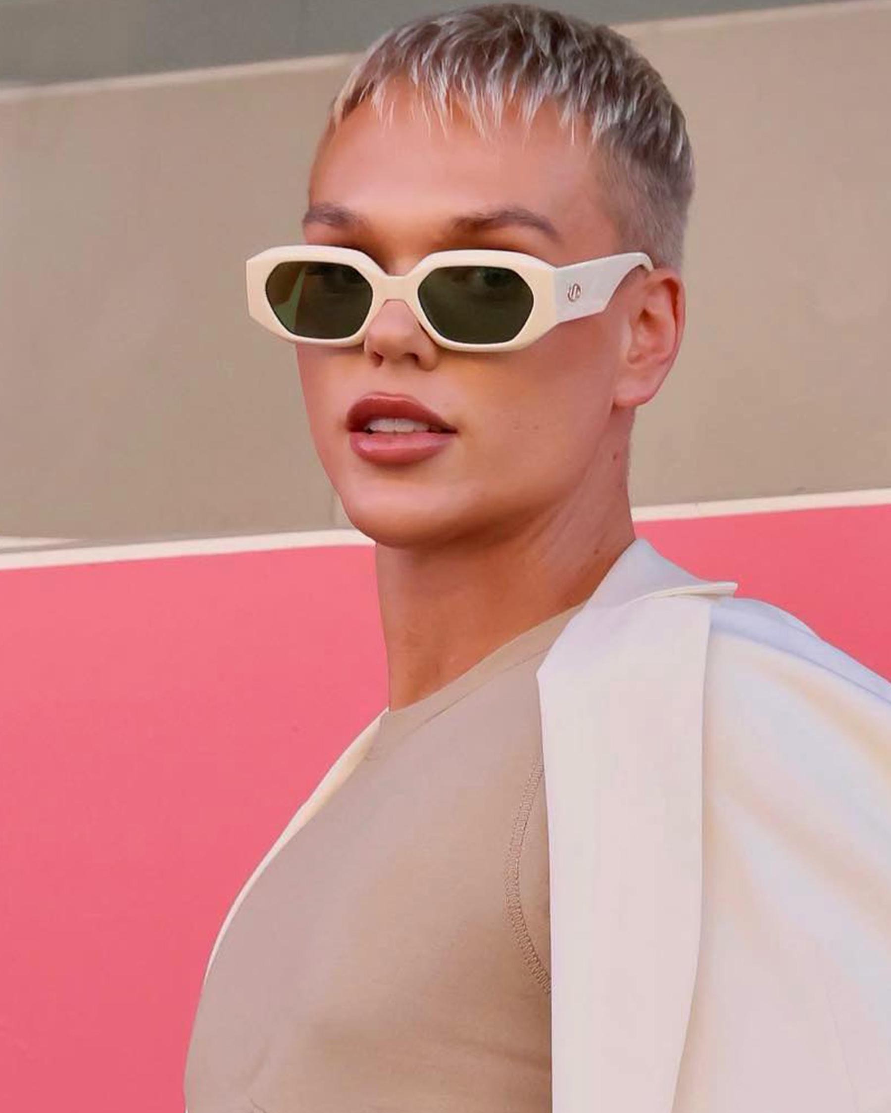 le-specs-slaptrash-sunglasses-in-ivory-emerald-mono-city-beach-new
