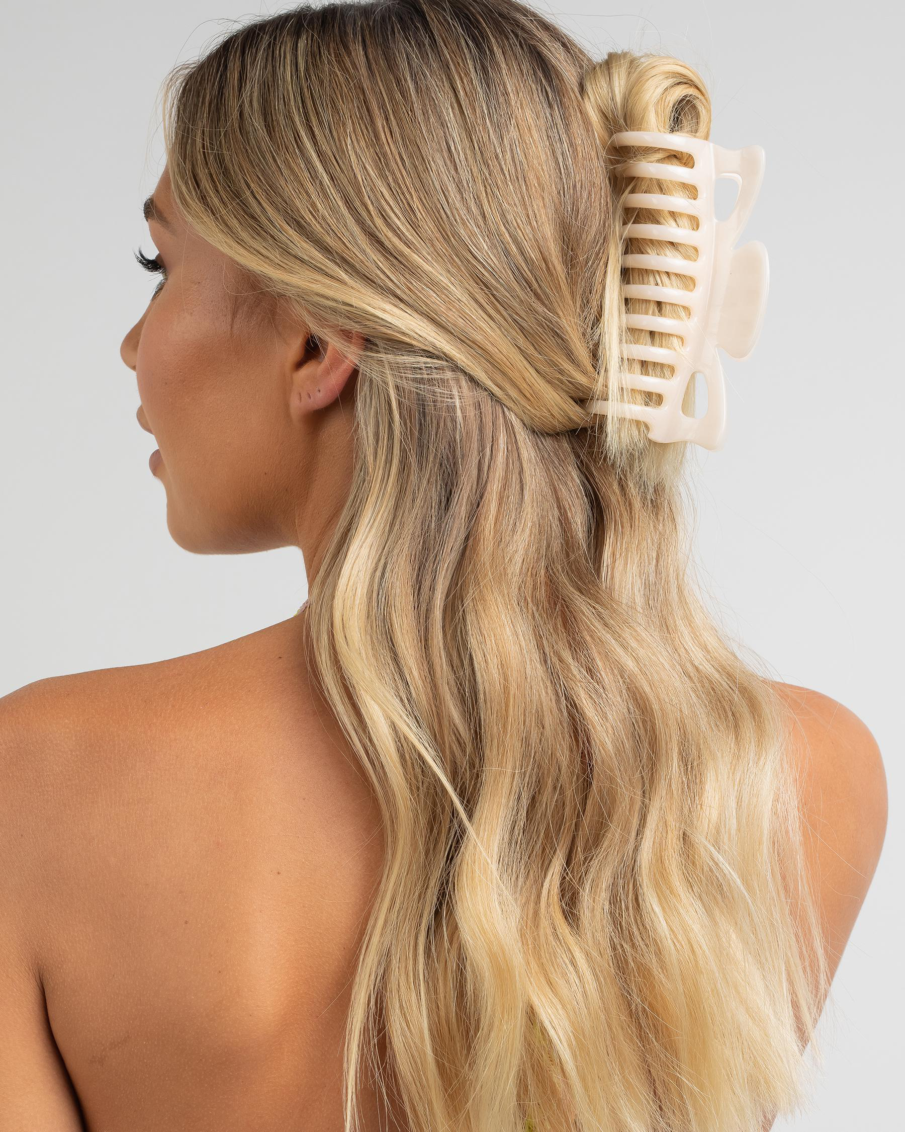 Shop Karyn In LA Kendall Hair Claw Clip In Seashell Fast Shipping