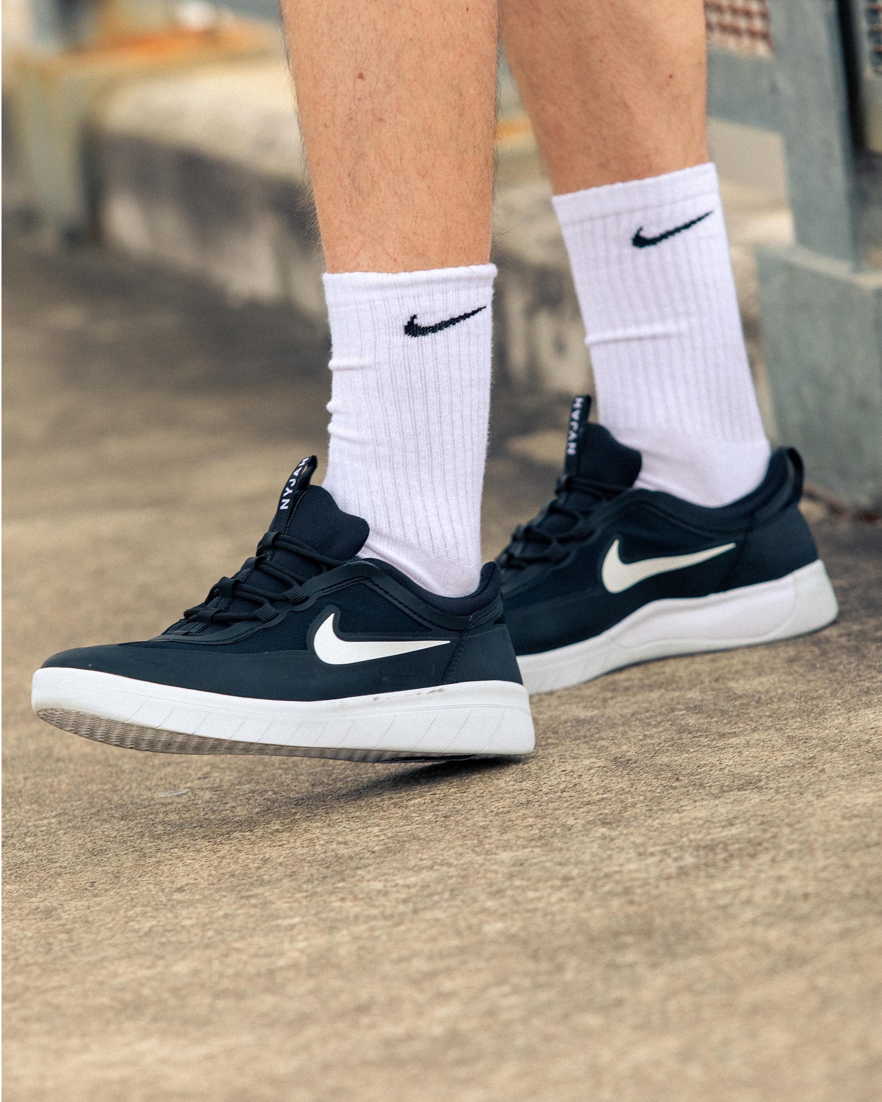 Nike Everyday Cushion Crew Socks In White/black | City Beach Australia