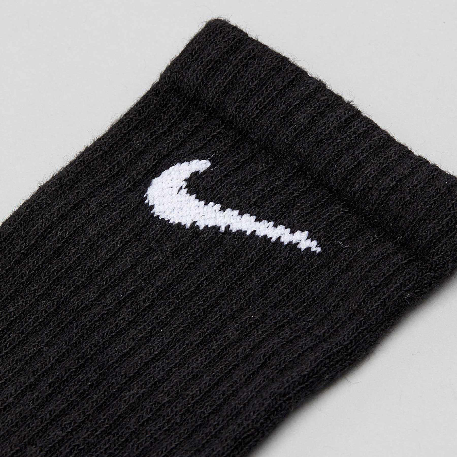 Shop Nike Everyday Cushion Crew Socks In Black/white - Fast Shipping ...