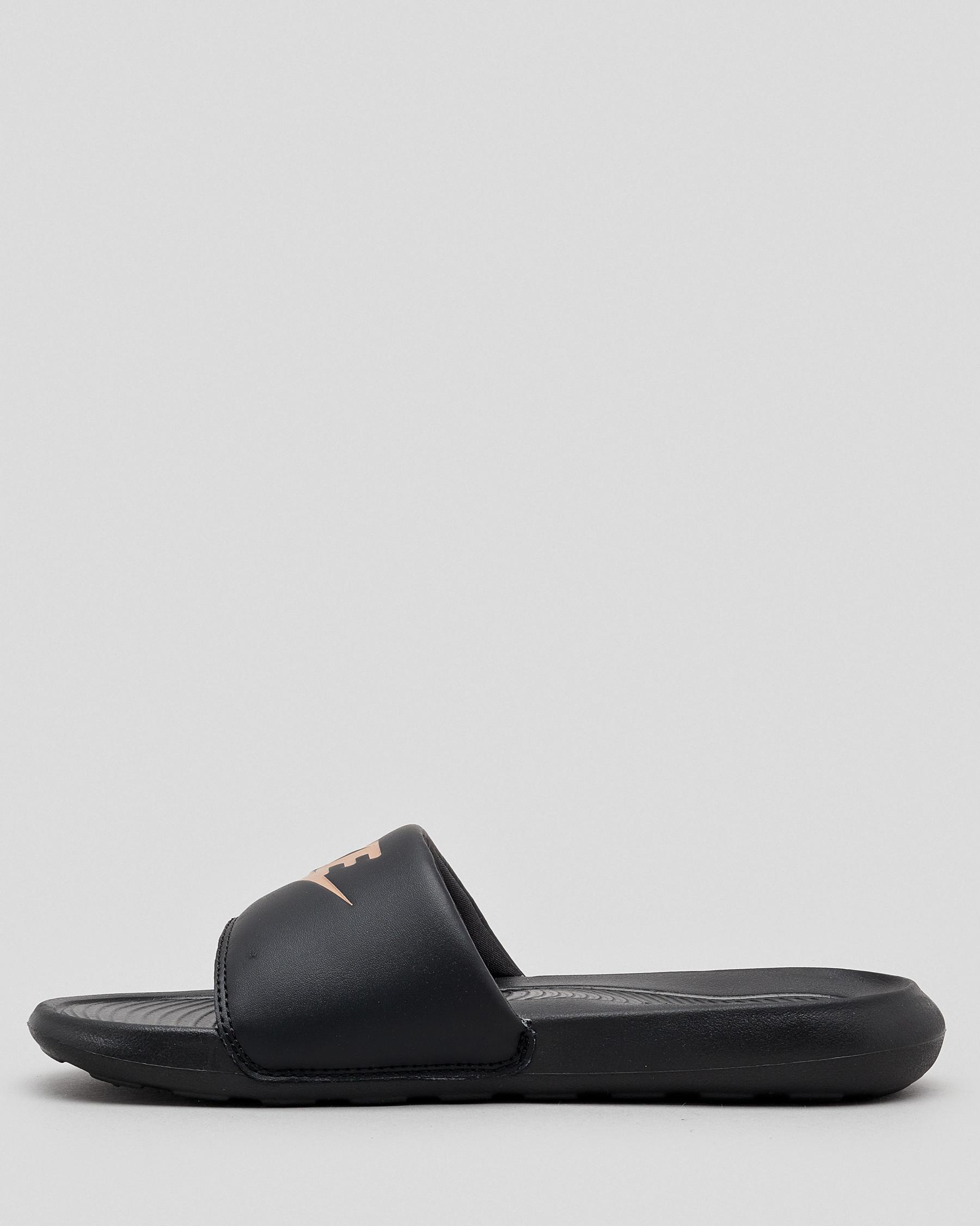 boys black nike slides