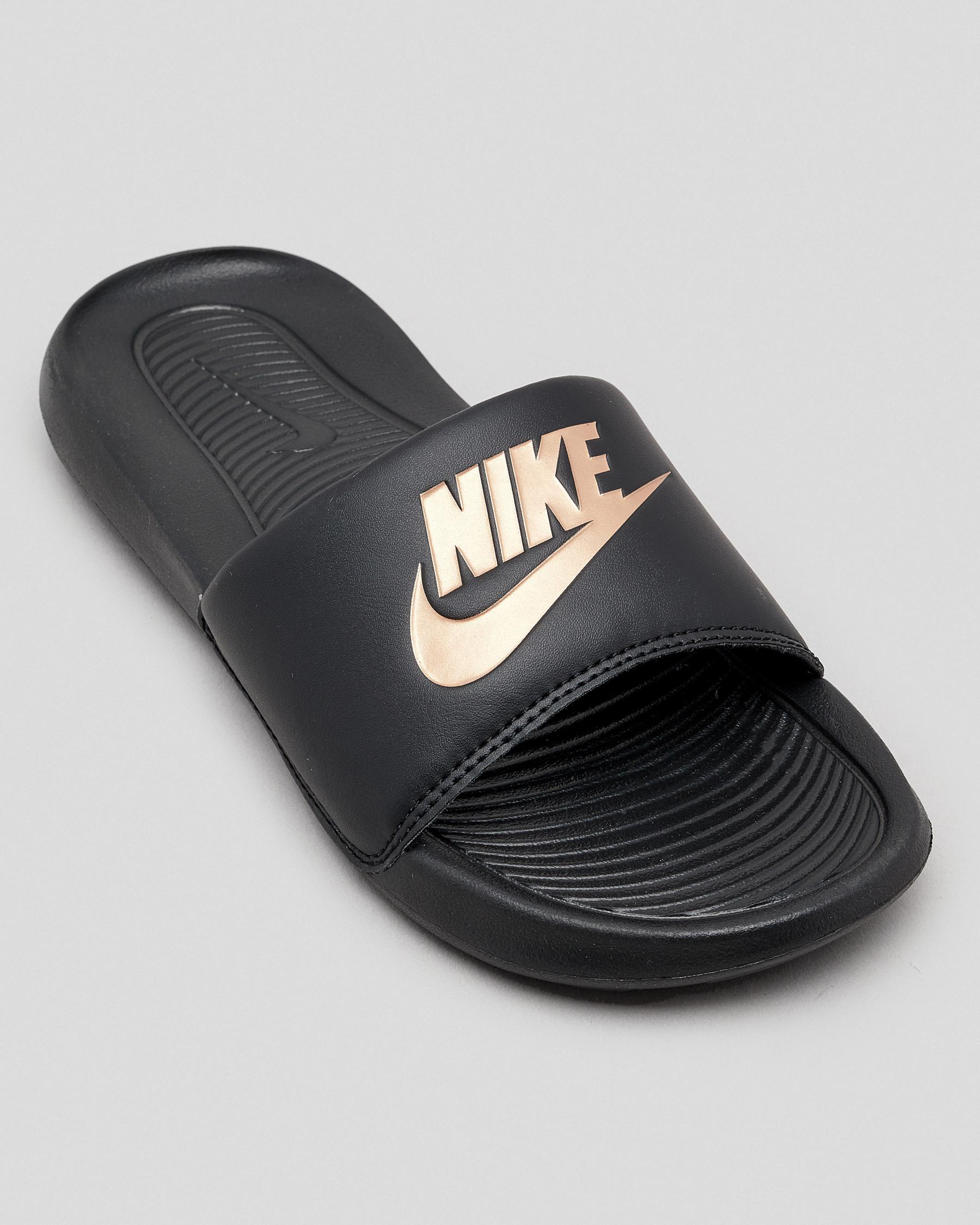 boys black nike slides