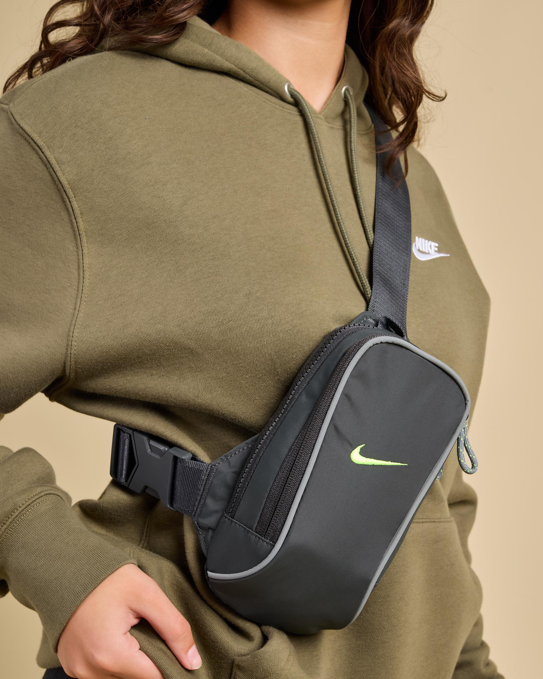 Sportswear Essentials Crossbody Bag