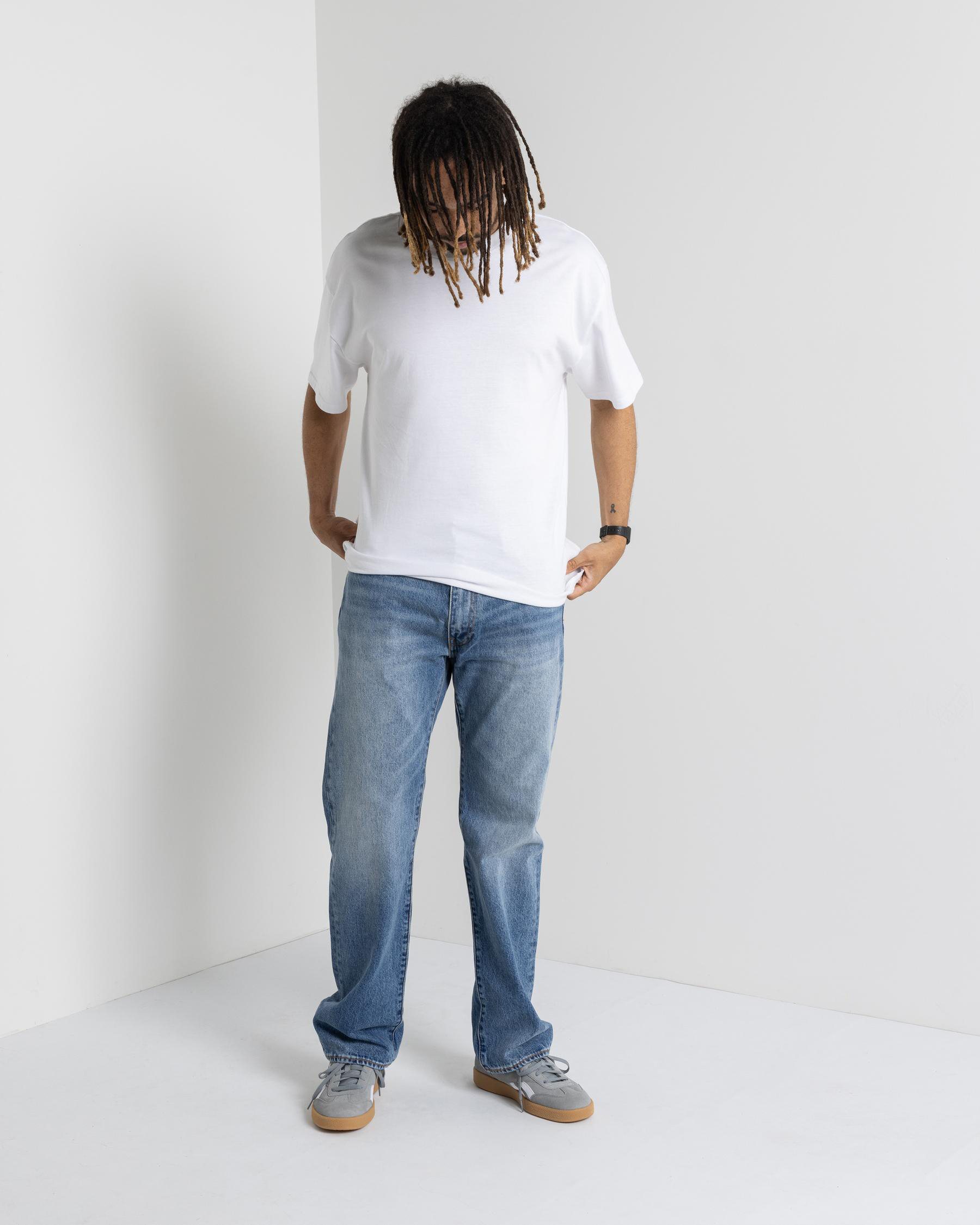 555 Relaxed Straight Jeans