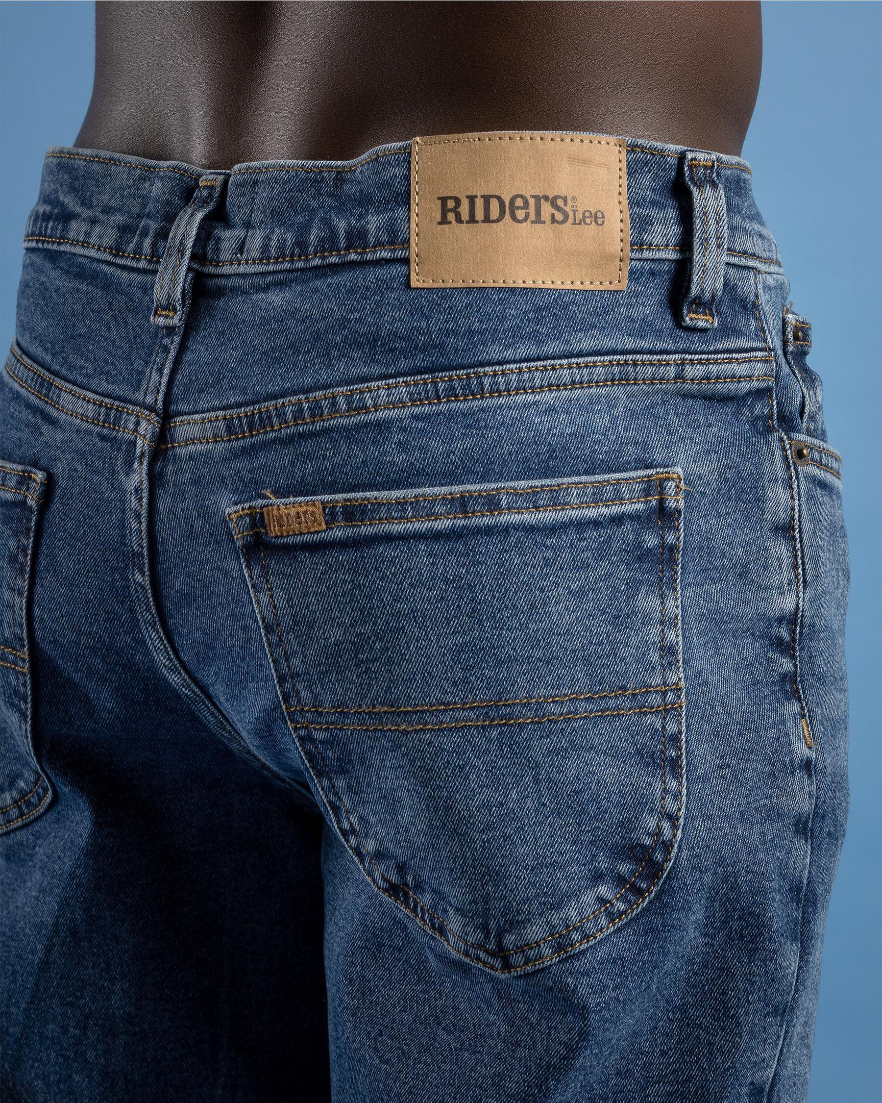 R4 Comfort Straight Jeans