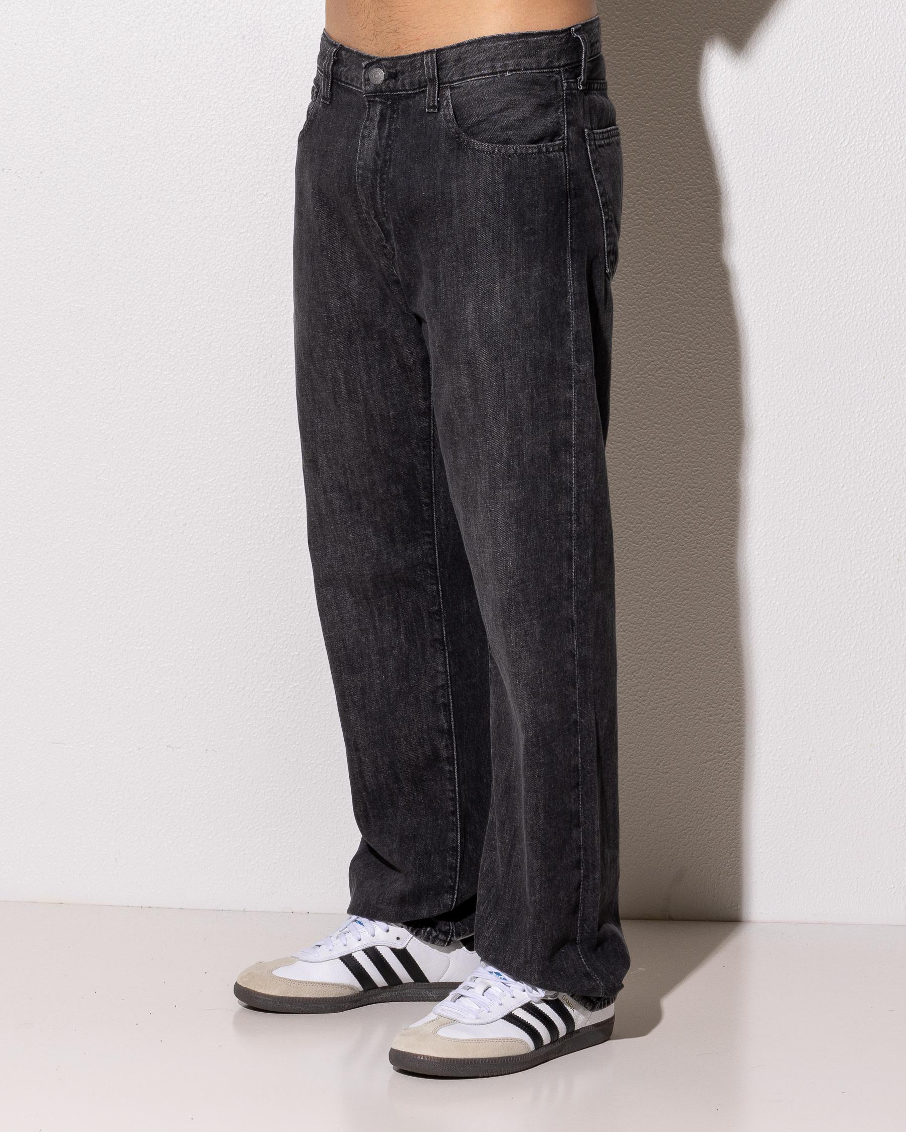 555 Relaxed Straight Jeans