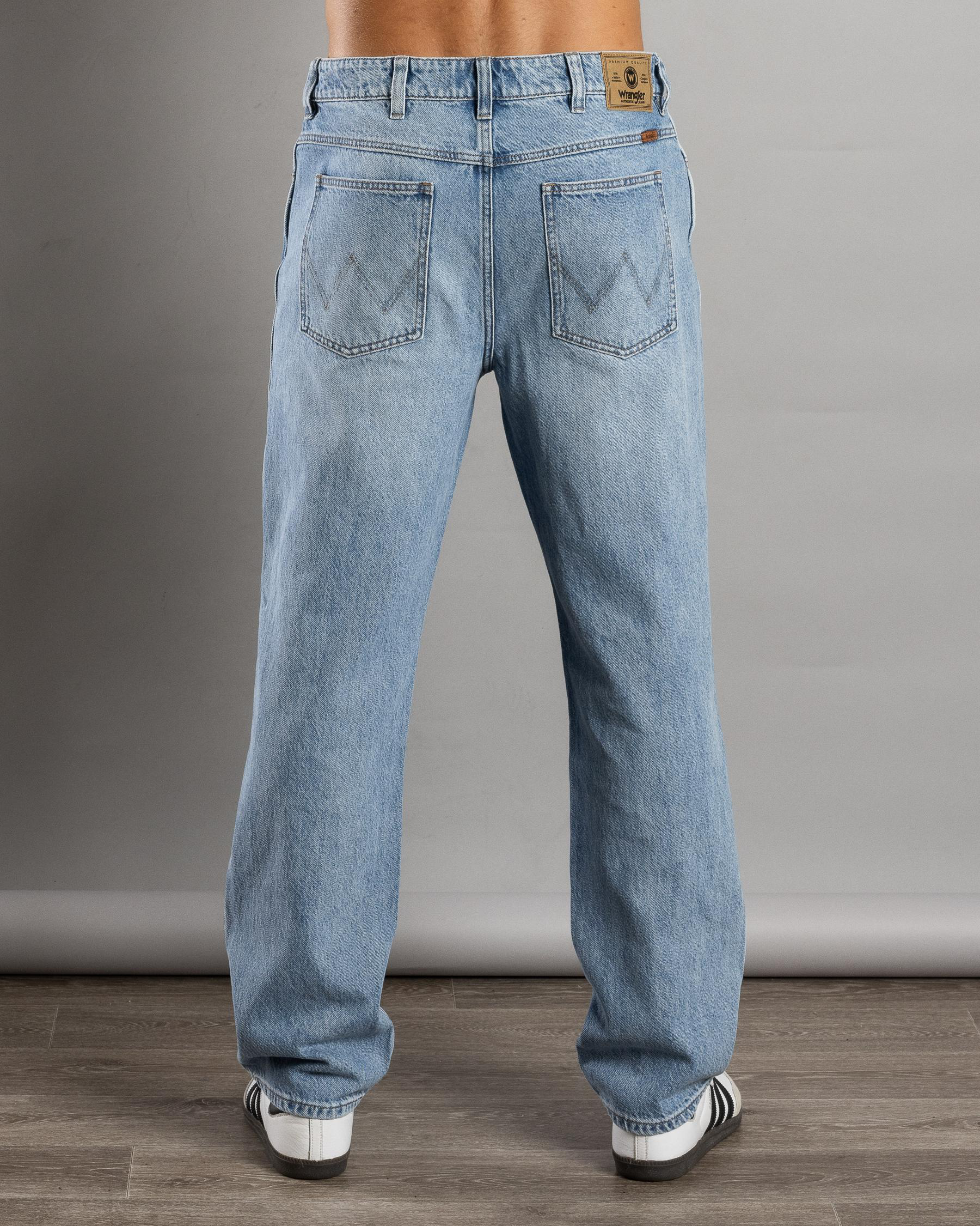 Easy Straight Jeans