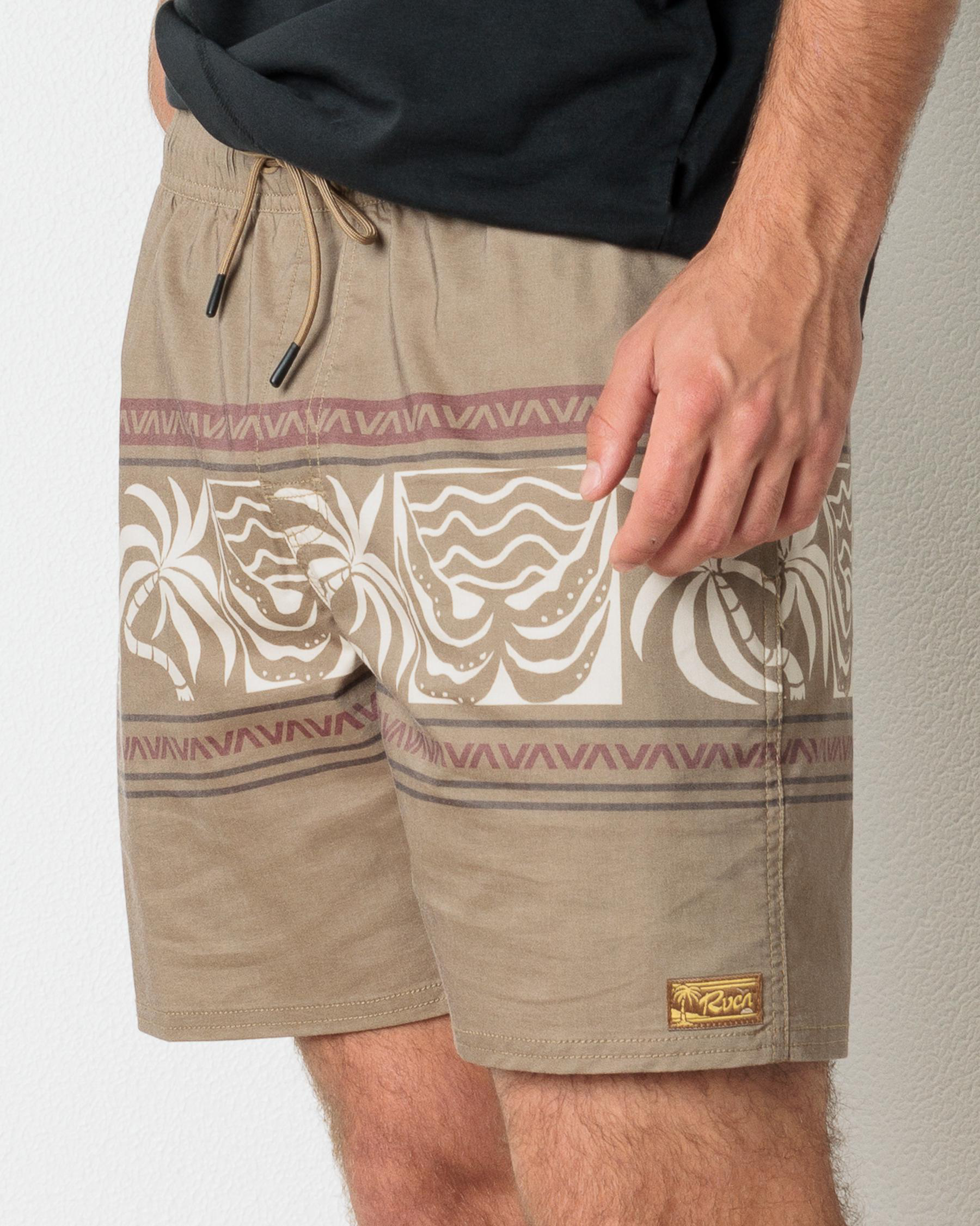 Fronds Divide Elastic Shorts